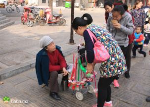 大学生返乡摆摊 陌生阿姨送来热面 大学生返乡摆摊 陌生阿姨送来热面